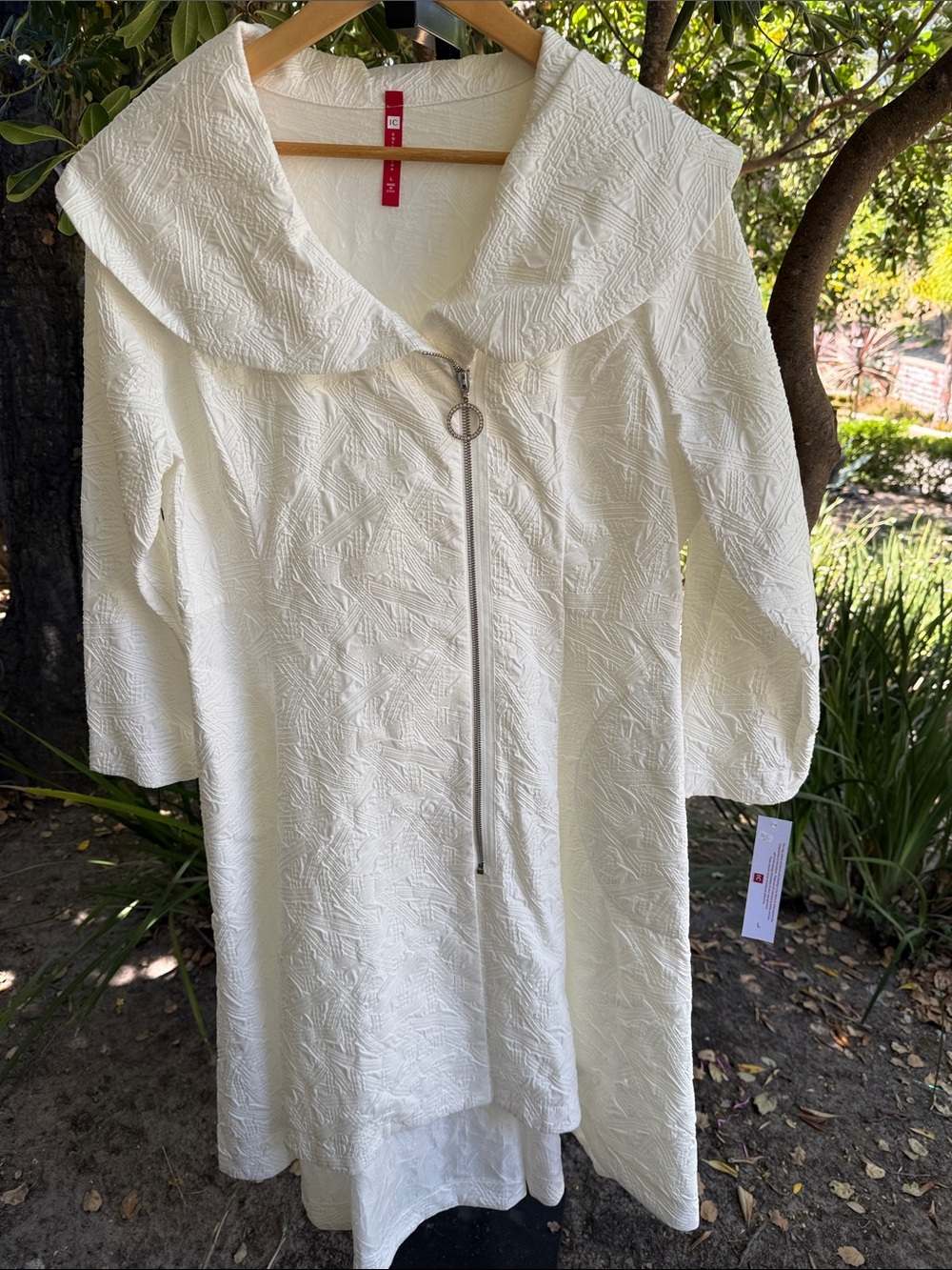 Women’s White Textured Zip-Front Coat with Wide Collar
